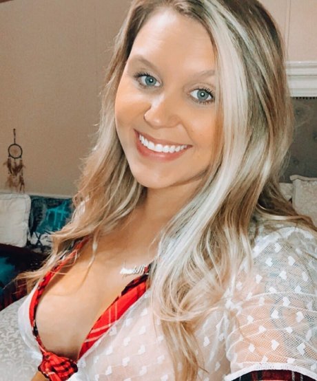 Hotblondie95