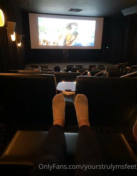 Naken lekkede OnlyFans-bilde av Yourstrulymsfeet