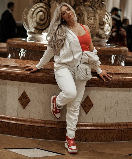 Naakte gelekte OnlyFans-foto van Miranda Cohen