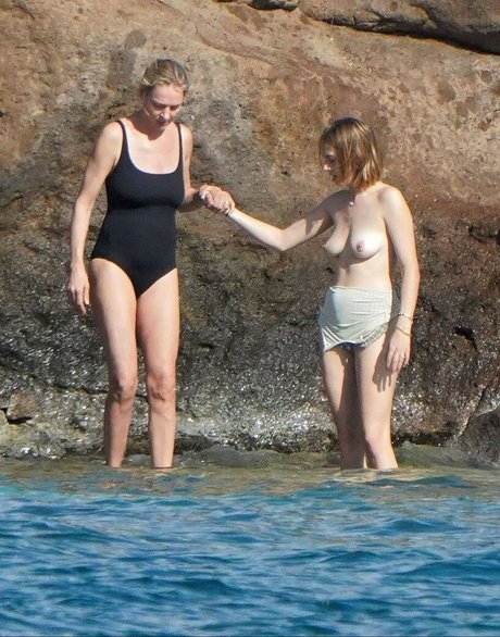 Nahá fotka uniklých OnlyFans od Maya Hawke