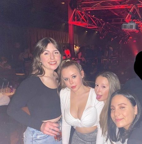 Nahá fotka uniklých OnlyFans od Emily Kyte