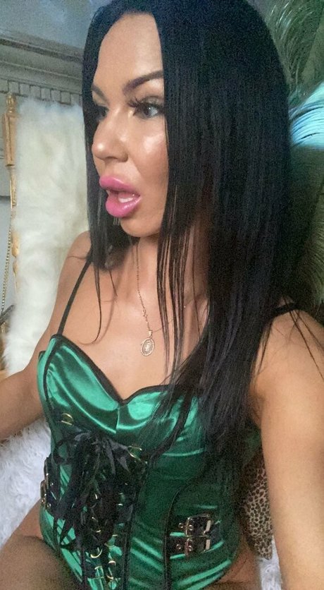 Nahá fotka uniklých OnlyFans od Queenofthedollhouse