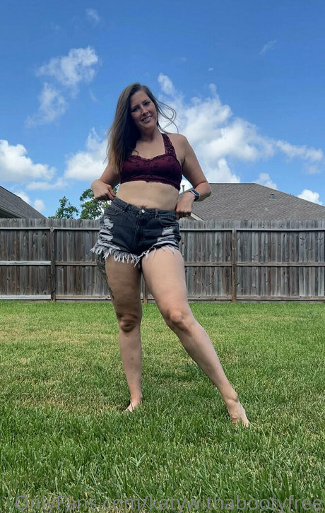 Naakte gelekte OnlyFans-foto van Katywithabootyfree