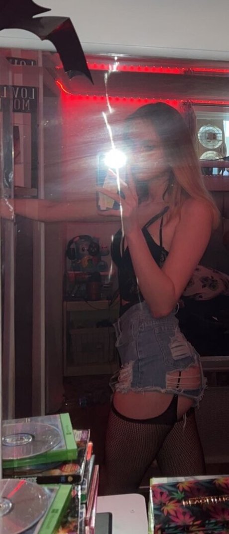 Naken läckt OnlyFans-bild av Misslushrose