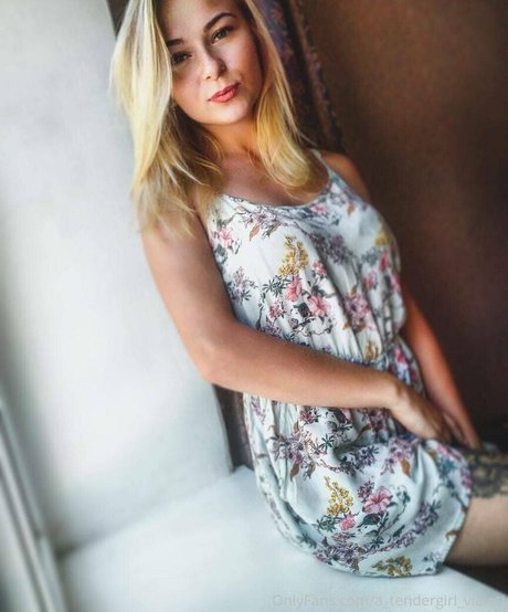 A_tendergirl_vialeti