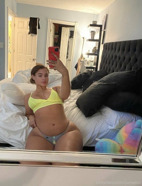 Nøgent lækket OnlyFans-billede af Janaevic