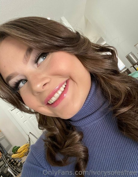 Nahá fotka uniklých OnlyFans od Ivorysolesfree