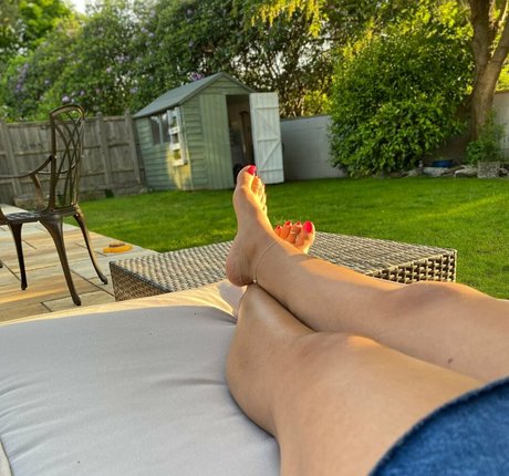 Feetworthfollowing