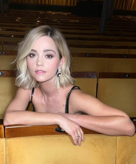 Naken läckt OnlyFans-bild av Jenna Louise Coleman