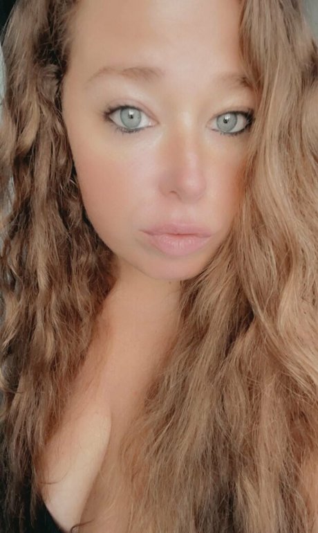 Naken lekkede OnlyFans-bilde av Ivy Mia