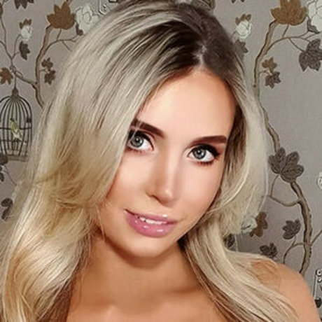 Nahá fotka uniklých OnlyFans od Bella Ellis