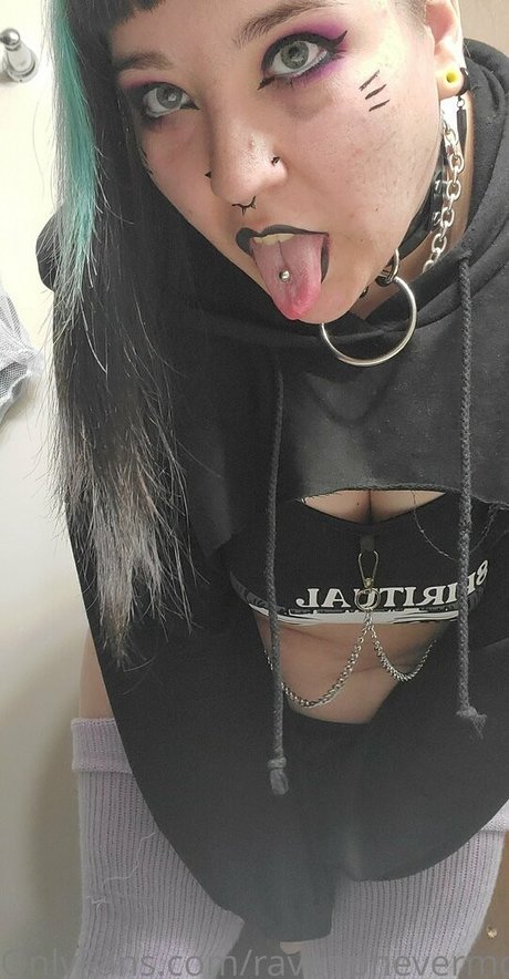 Naken läckt OnlyFans-bild av Ravenpnevermore
