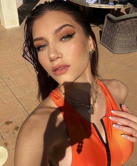 Naken läckt OnlyFans-bild av Madison Lewis
