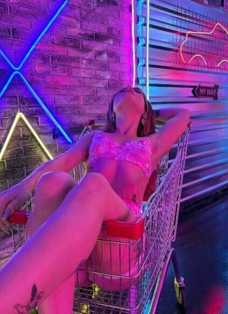 Alasti lekkinud OnlyFans-i pilt Loladazzle