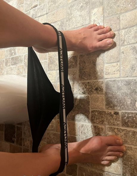 Foto desnuda filtrada de OnlyFans de Longtoesallystormy