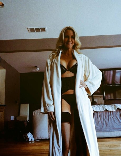 Nahá fotka uniklých OnlyFans od Emma Starr