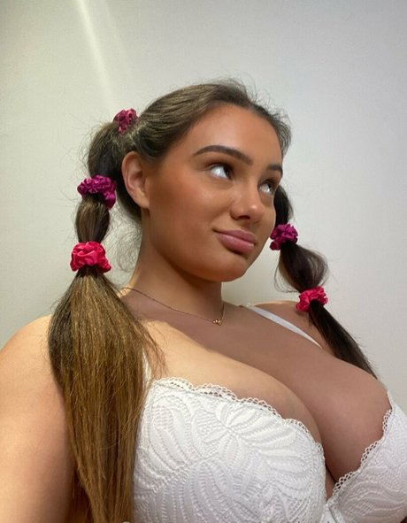 Naken lekkede OnlyFans-bilde av Delilahbellerae