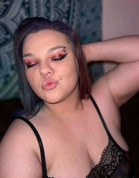 Nahá fotka uniklých OnlyFans od Onlyskyyla