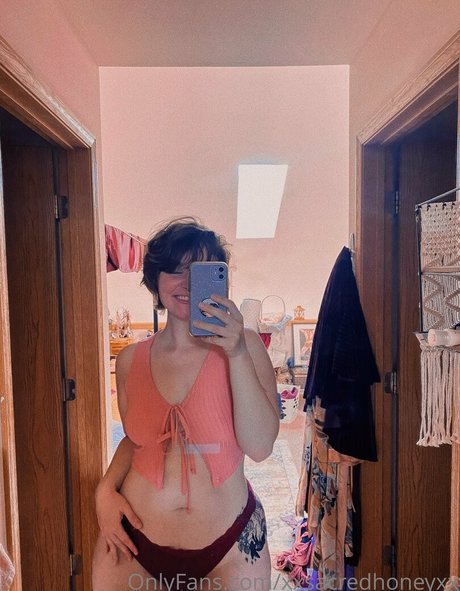 Xxsacredhoneyxx