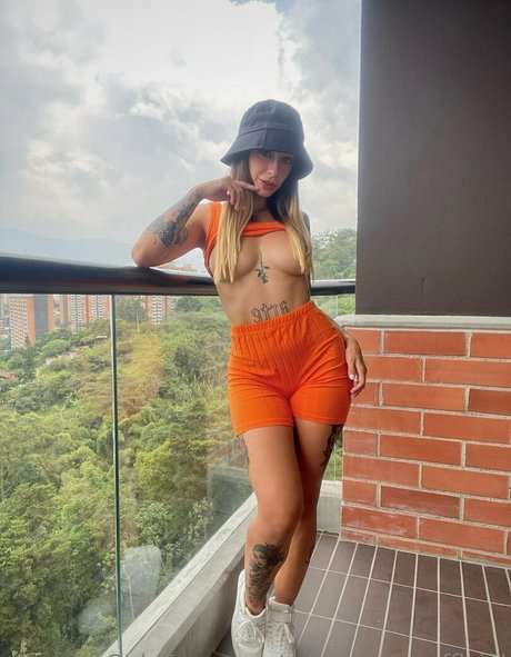 Rebecavegaofficial