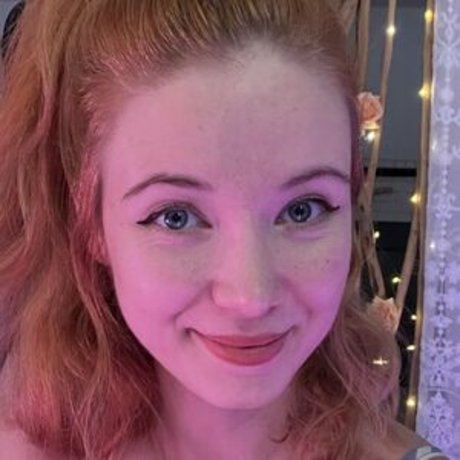 Nahá fotka uniklých OnlyFans od Vleafnin