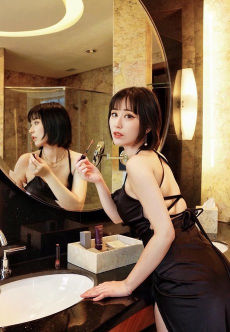 Naken läckt OnlyFans-bild av Larissa Rochefort