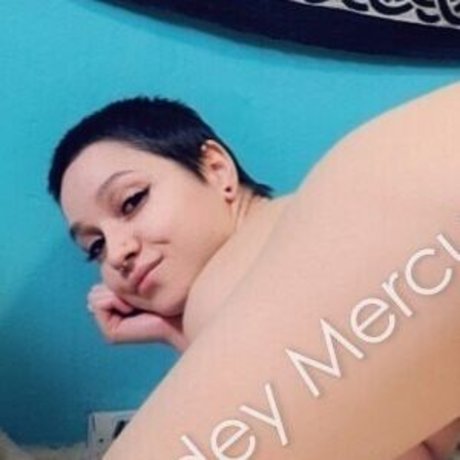 Naken lekkede OnlyFans-bilde av Cadey Mercury