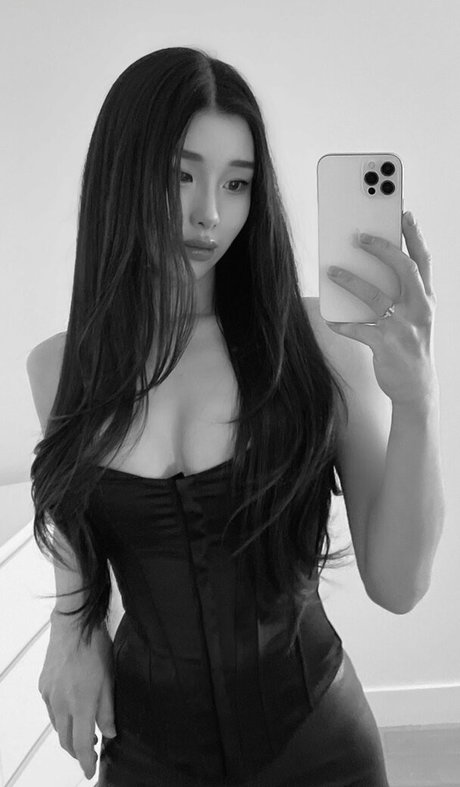 Foto di nudo di fuga di OnlyFans di Mari Bambei