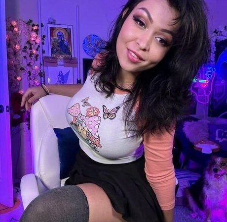 Nahá fotka uniklých OnlyFans od Pinksaltmoon