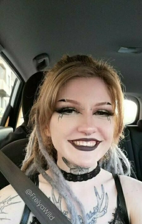 Pinkhairedgirlfr33
