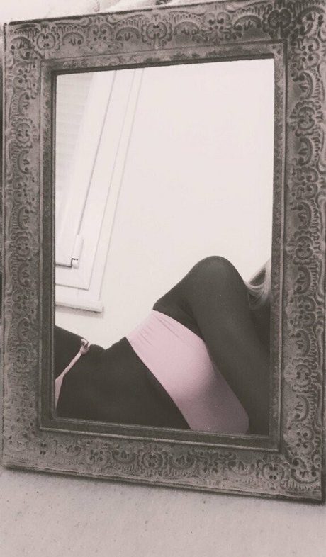 Nahá fotka uniklých OnlyFans od Sarayahlove