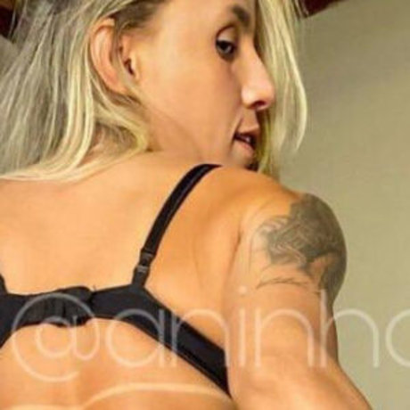 Naakte gelekte OnlyFans-foto van Aninha Maxi Bronze