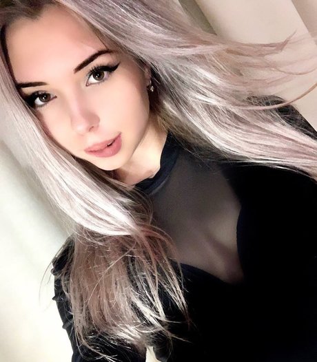 Nøgent lækket OnlyFans-billede af Kira Asmi