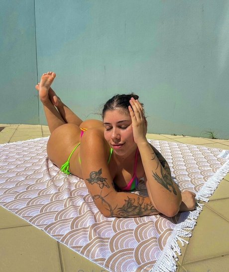 Naken lekkede OnlyFans-bilde av Scarlettrayfree