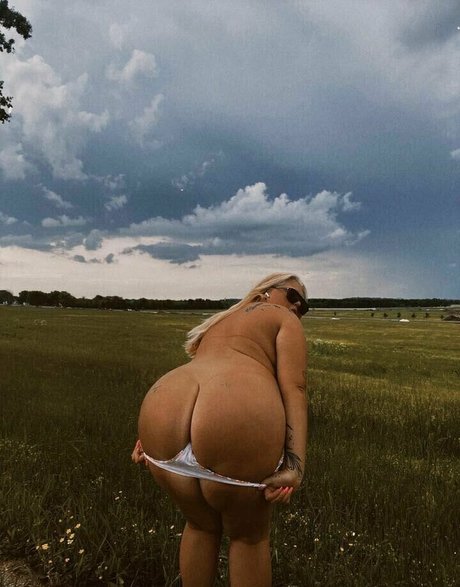 Naken lekkede OnlyFans-bilde av Kallherkittyy
