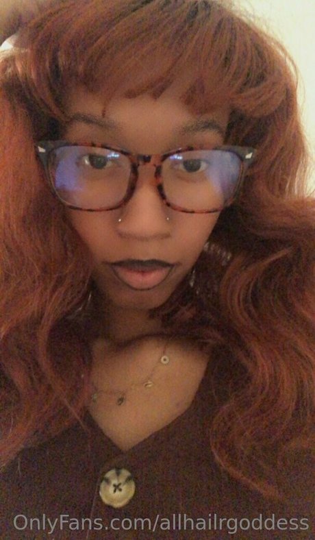 Nahá fotka uniklých OnlyFans od Allhailrgoddess