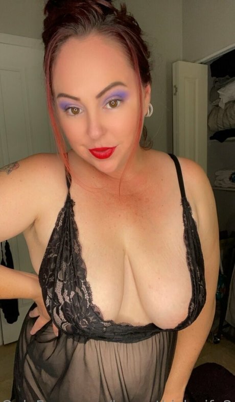 Hornythickwife2