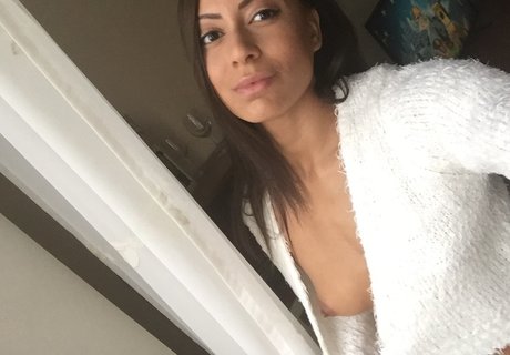 Cassie Del Isla