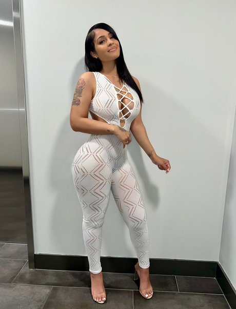 Naken lekkede OnlyFans-bilde av Jasmine Grenaway