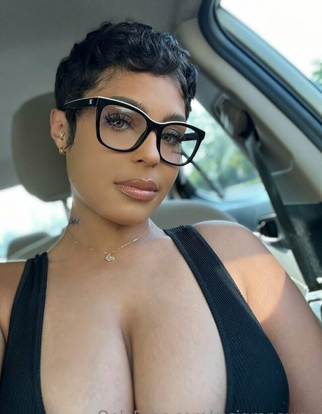 Nahá fotka uniklých OnlyFans od Jasmine Grenaway