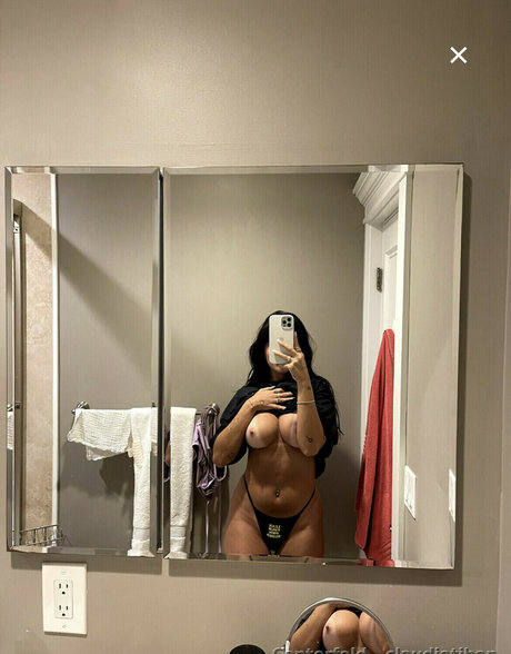 Nahá fotka uniklých OnlyFans od Claudia Tihan