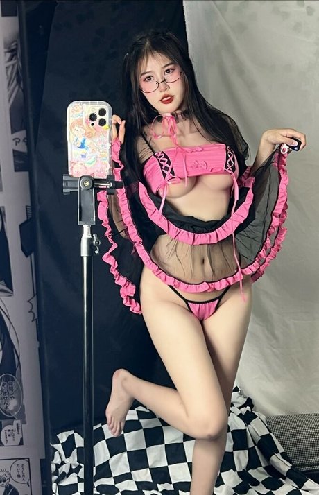 Alasti lekkinud OnlyFans-i pilt Yunneuwu