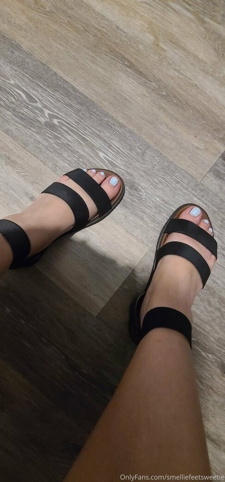 Smelliefeetsweetie OnlyFans泄露裸照