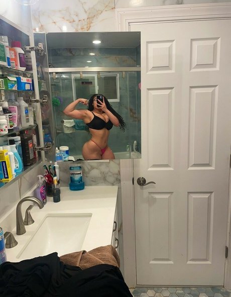 Safiyaswrld  nude leaked OnlyFans photo