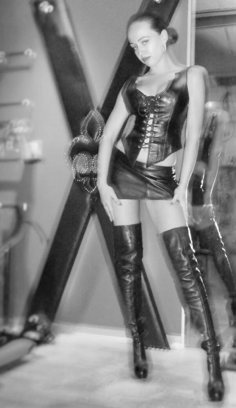 Alaston vuotanut OnlyFans-kuva Mistresslfatale
