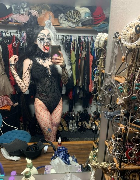 Naken lekkede OnlyFans-bilde av Nikasaur