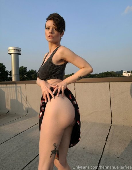 Naken lekkede OnlyFans-bilde av Hennanuellerfree