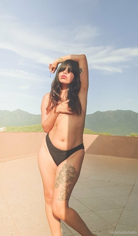 Naakte gelekte OnlyFans-foto van Helloaliza