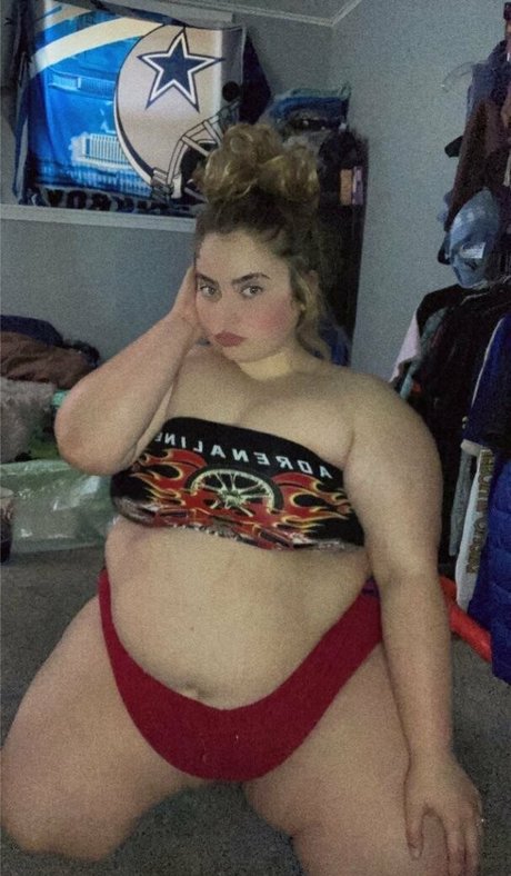 Nahá fotka uniklých OnlyFans od Lilmamakay12
