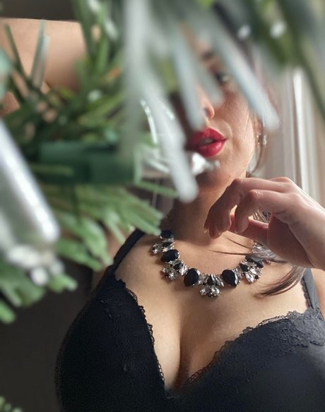 Nahá fotka uniklých OnlyFans od Scarlet Labelle